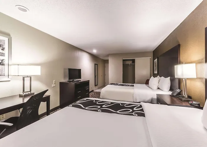 La Quinta By Wyndham Collinsville - St. Louis