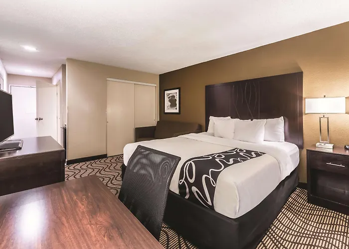 La Quinta By Wyndham Collinsville - St. Louis