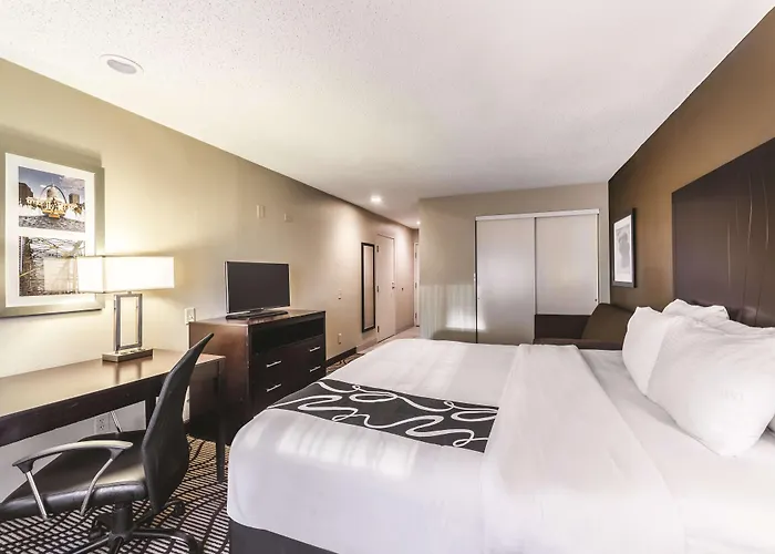 La Quinta By Wyndham Collinsville - St. Louis
